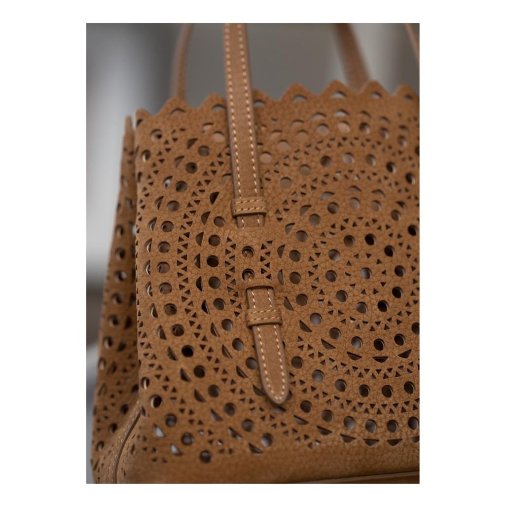 Mina20 erste Schicht Samt Litschi-Muster Kalbsleder Hohlraum Weißer Stahl-Beschlag mit einzelnem Schulter-Crossbody-Schultergurt Französisch Hohlraum