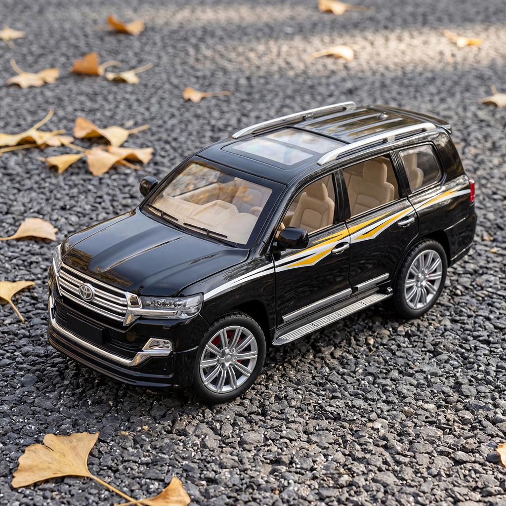 1:24 Toyota Land Cruiser Off Road SUV Alloy Metal Diecast Model Car Simulation Children Collectible Ornament Toy Holiday Present