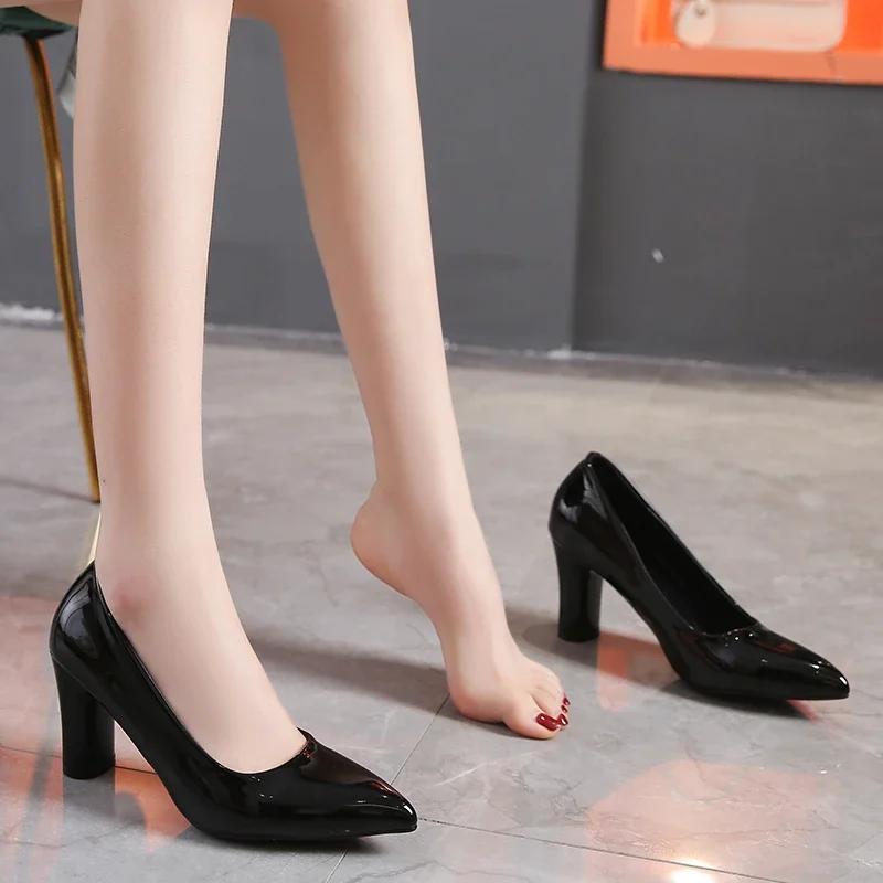 Designer Summer Luxury Outwear Womens Pumps Large Heels Pointed Solid Light Mouth Versatile Comfortable Single Shoes for Women