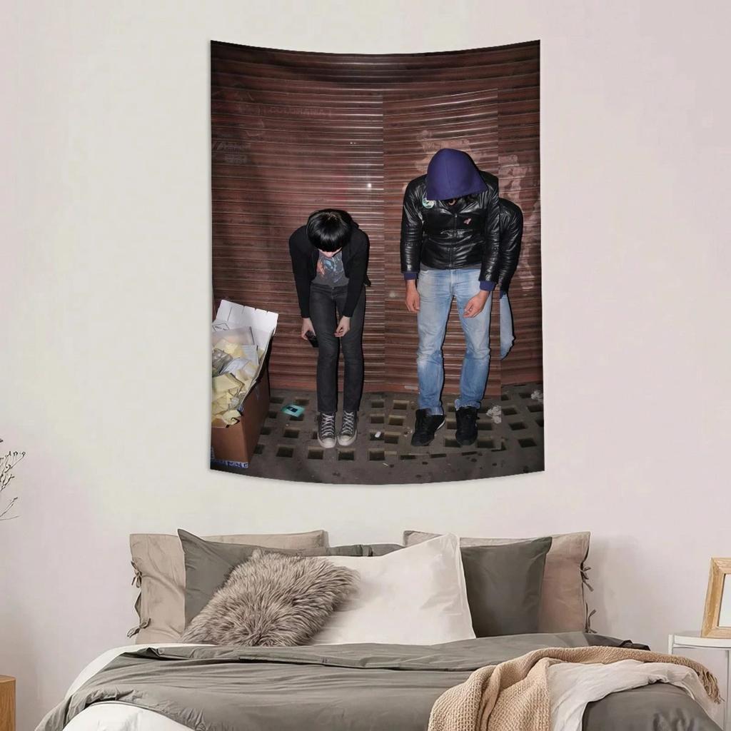 2-Person Posing Street Vibe Tapestry 1 Pc Background Cloth Wall Decor Hanging Tapestry Suitable For Living Room Bedroom Decor