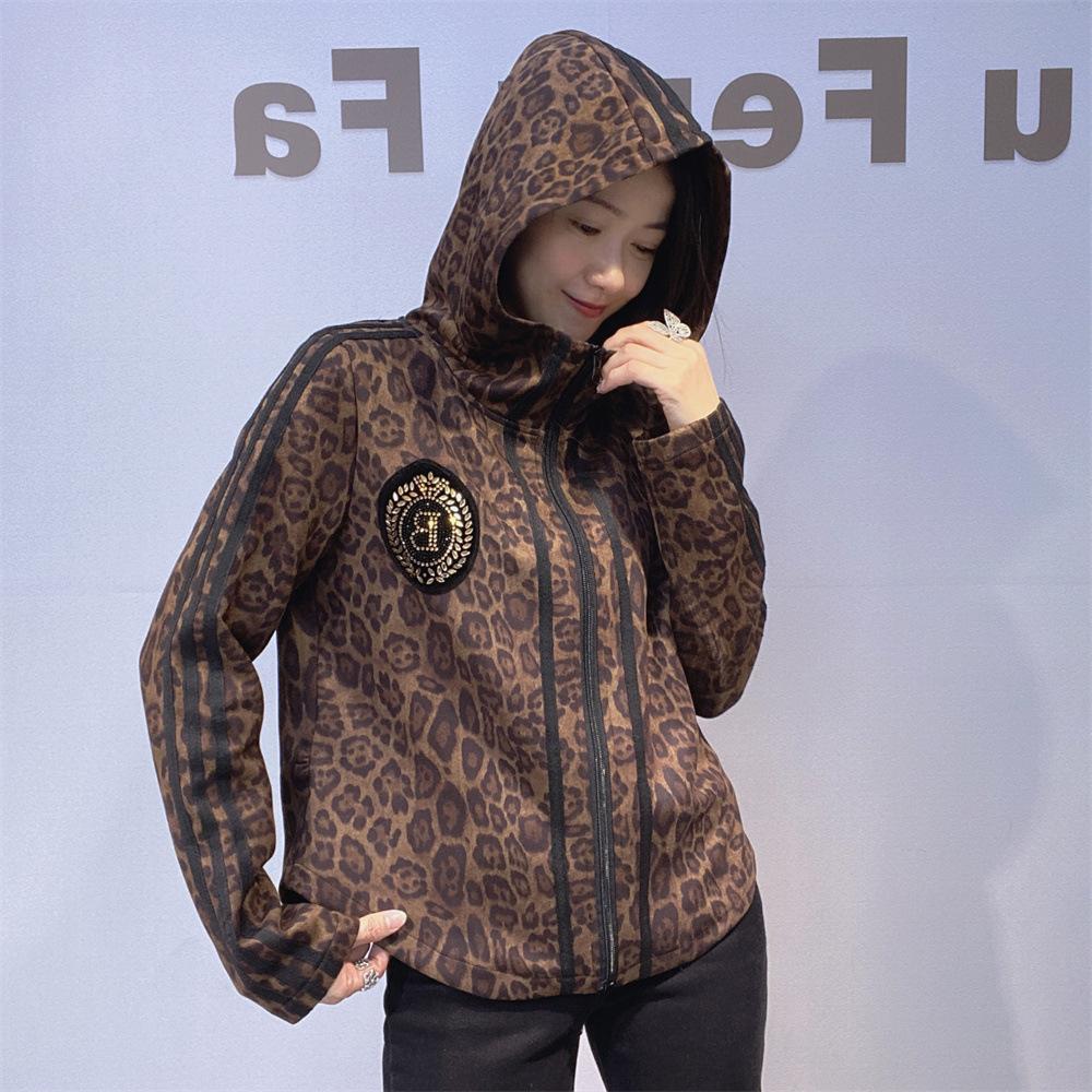 

Новый осенний женский кардиган на молнии с леопардовым принтом, короткий, свободный, с длинными рукавами, модная и универсальная куртка с капюшоном One Size кофейный