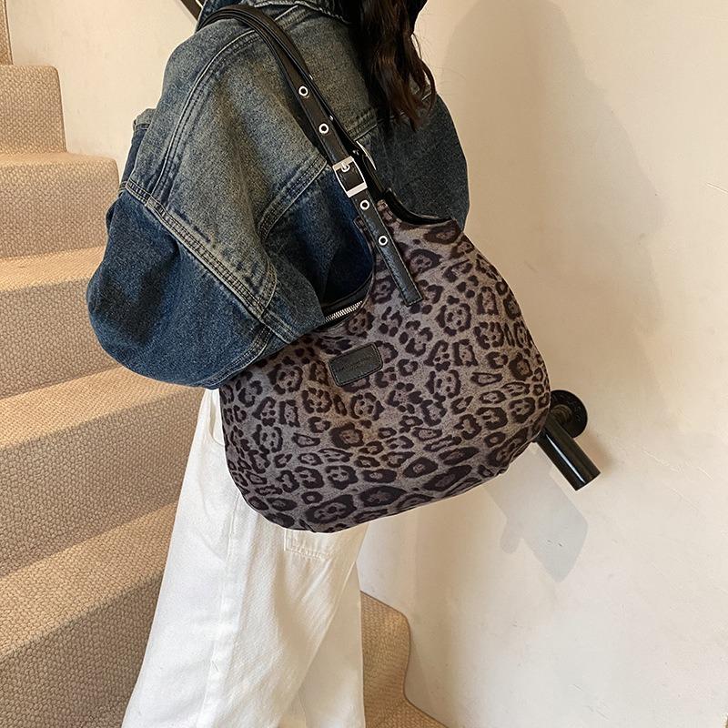 Today's Popular Retro Leopard Print Big Bag Women's New Autumn Fashion Versatile Commuter Shoulder Tote Bag