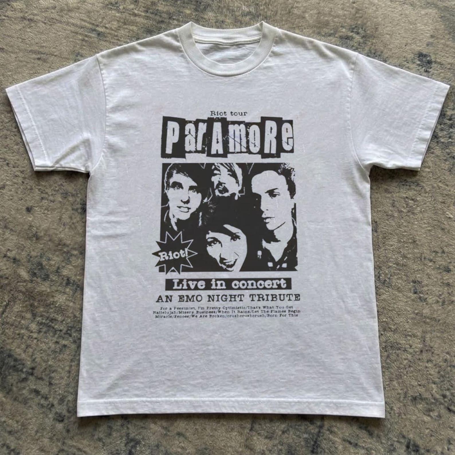 Paramore Riot Tour Shirt, 90s Style band tee, Gothic clothing,band shirts, Music Lover Gift Tees, Streetwear S