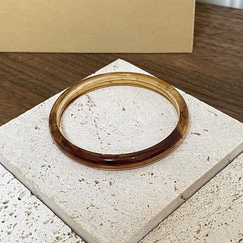 Geometric Irregular Acrylic Ring Bracelet with a High-end and Vintage Style for Women Designed As a Bracelet Accessory