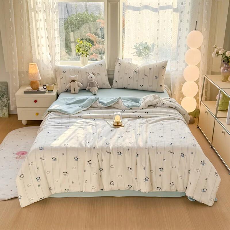 Plover Seersucker Bean Pod Quilt