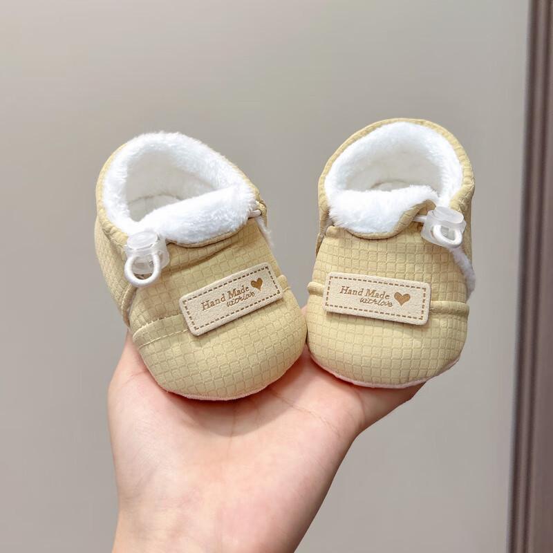 Winter Fleece Baby Shoes: Breathable, Sweat-Absorbing, Non-Slip Cotton Shoes for 0-1 Year Olds with Cartoon Design.