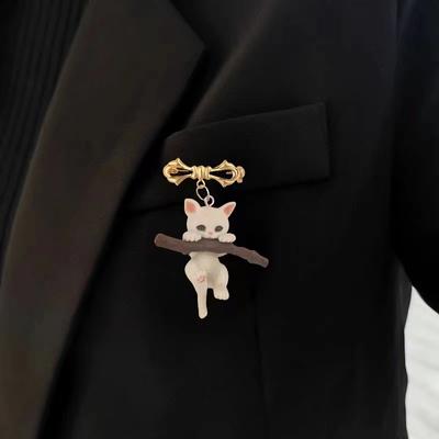 Sevimli Karikatür Kedi Üç Boyutlu Broş Dalları Tutmak Üst Düzey Çok Yönlü Basit Giysiler Anti-Işık Pin Takı