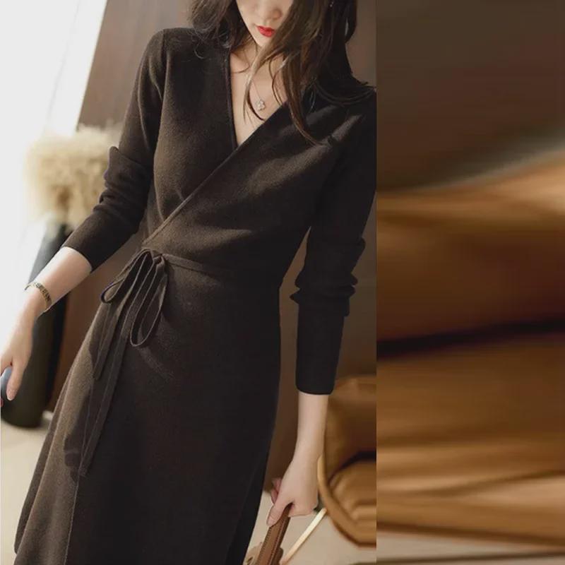 

Chic V-Neck Knitted Dress: Slim Fit, Elegant & Stylish, Perfect for Autumn/Winter Medium коричневий