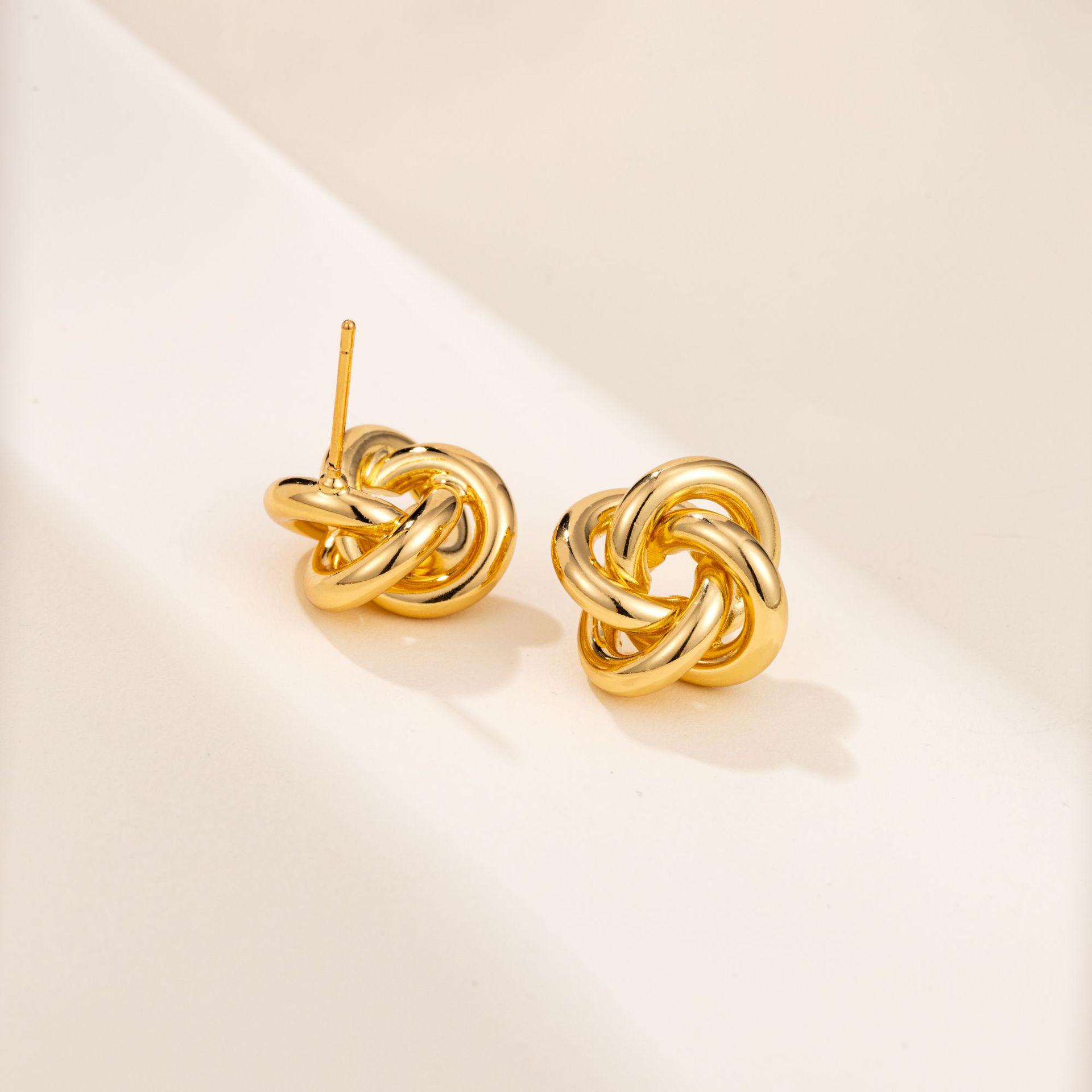 

Серьги-иглы из 18-каратного золота с серебряным покрытием и медью - Niche Design