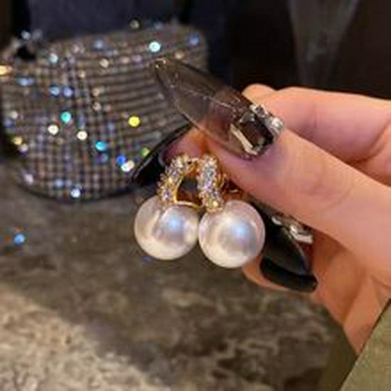 Elegant Imitation Pearl and Diamond-Studded Earrings for Women