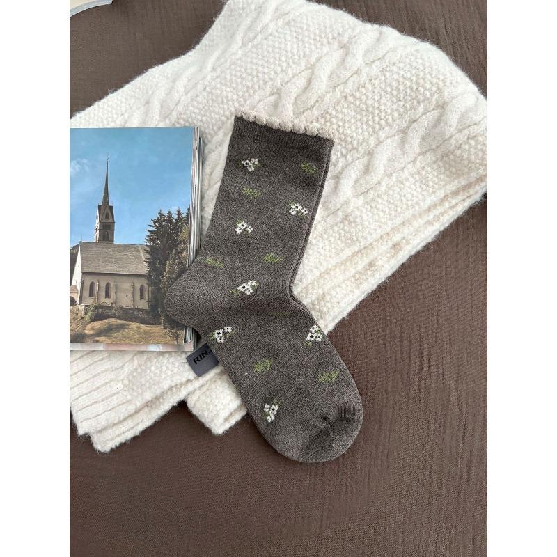 Ladies Autumn and Winter Thickened Warm Vintage Floral Wool Medium Tube Pile Socks