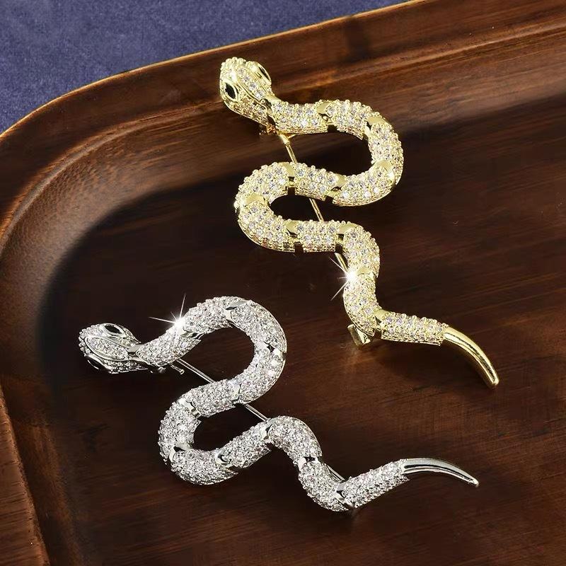 Broches de serpiente de color plateado de diseño único para mujeres y hombres, unisex, llenos de diamantes de imitación, de metal, con forma de serpiente, de lujo, insignias, joyas