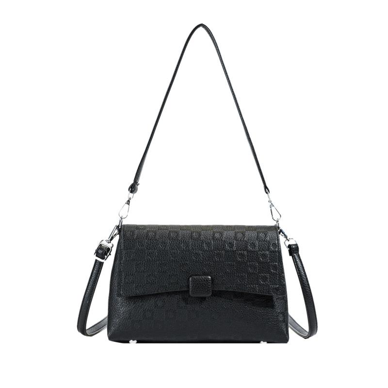 

Bag Women s Fashion Underarm Bag 2025 New Trend Small Square Bag Premium Retro Shoulder Bag Commuter Messenger Bag