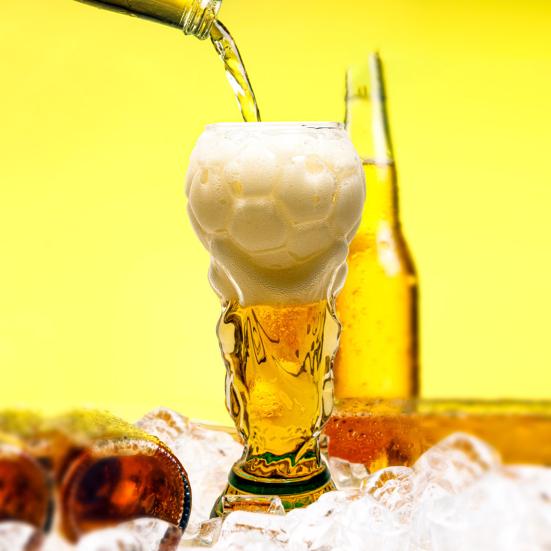 Trophäen-förmiges Bierglas 500 ml Fassungsvermögen Champion Cup Glas für Sportpartys Einzigartiges Geschenk für Fußball