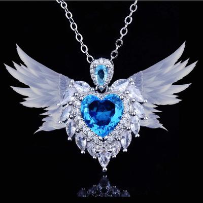 Engelsflügel Anhänger Halskette mit simuliertem Aquamarin Herzflügel Schmuck Design für Damen