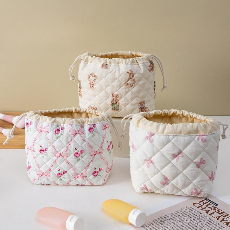 Cute Quilted Cosmetic Bag for Women Girl Large Capacity Travel Drawstring Storage Pouch Makeup Bag Female Travel Clutch Bags