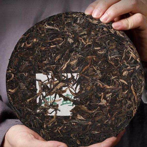 Iceland Puerh Tea Raw Tea Yunnan Menghu Cake Tea Ancient Tree Spring Tea 357g