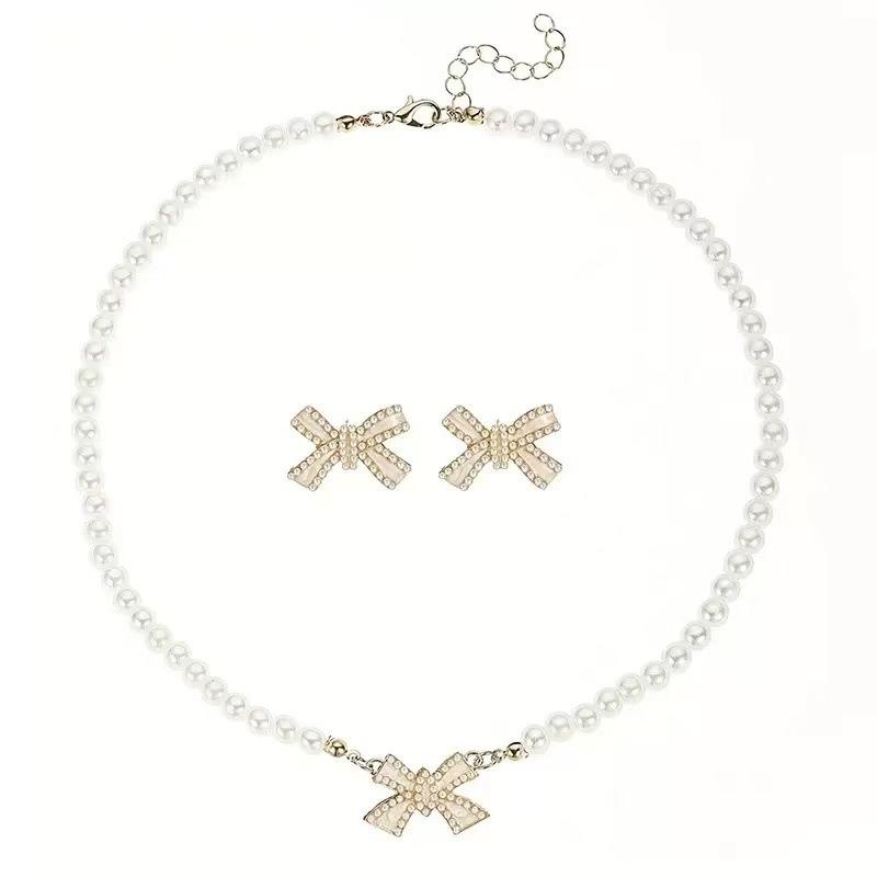 Fashionable and Simple Pearl Necklace with Enchanting Ear Studs for A Divine Lady-style. Women's Wedding Dress Formal Jewelry Set.