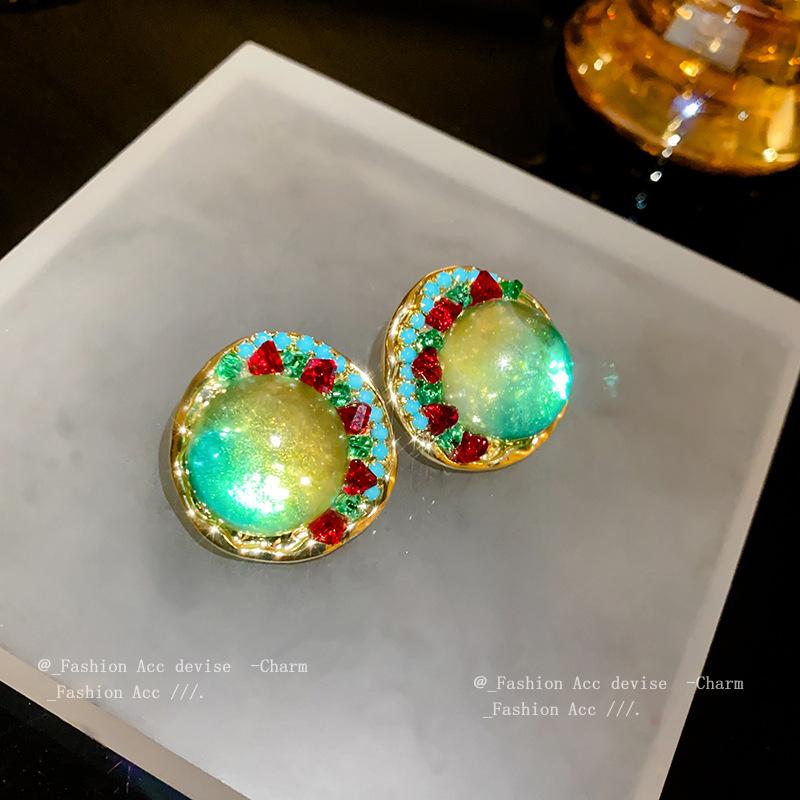 Silver needle with diamonds, green round earrings, retro light luxury court style earrings, niche exaggerated high-end earrings.