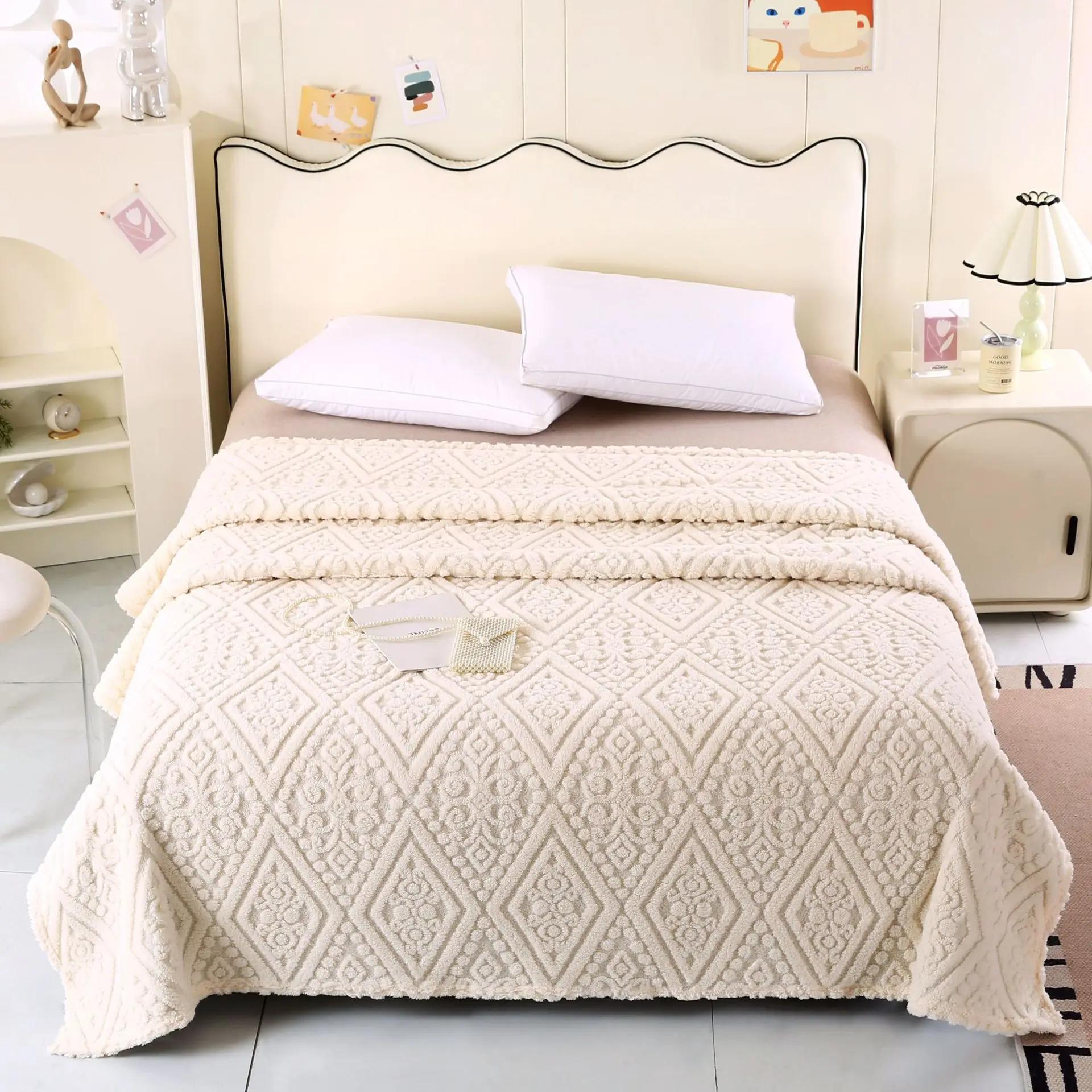 Lamb Wool Blanket Thickened Warm Leisure Blanket Office Nap Comfortable Comfortable Jacquard Washable Blanket for Multiple Uses 70X100cm