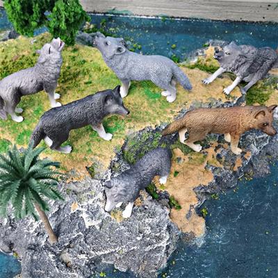 Rycząca Figurka Chodzącego Wilka Realistyczny Model Zwierzęcia Leśnego Miniaturowa Figurka Leśnych Stworzeń Edukacyjna Zabawka Dzikiego Zwierzęcia dla Dzieci Topper na Tort