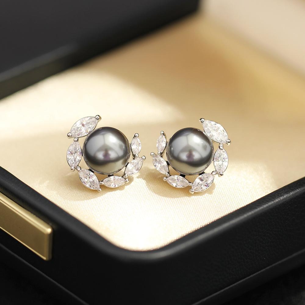 New product light luxury niche black and white pearl stone stud earrings temperament simple and versatile 925 silver needle earrings women's earrings