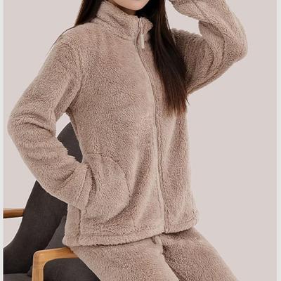 Conjunto de Pijama Feminino Aconchegante de Lã Coral - Grosso, Solto, Gola Alta, Perfeito para Outono e Inverno.