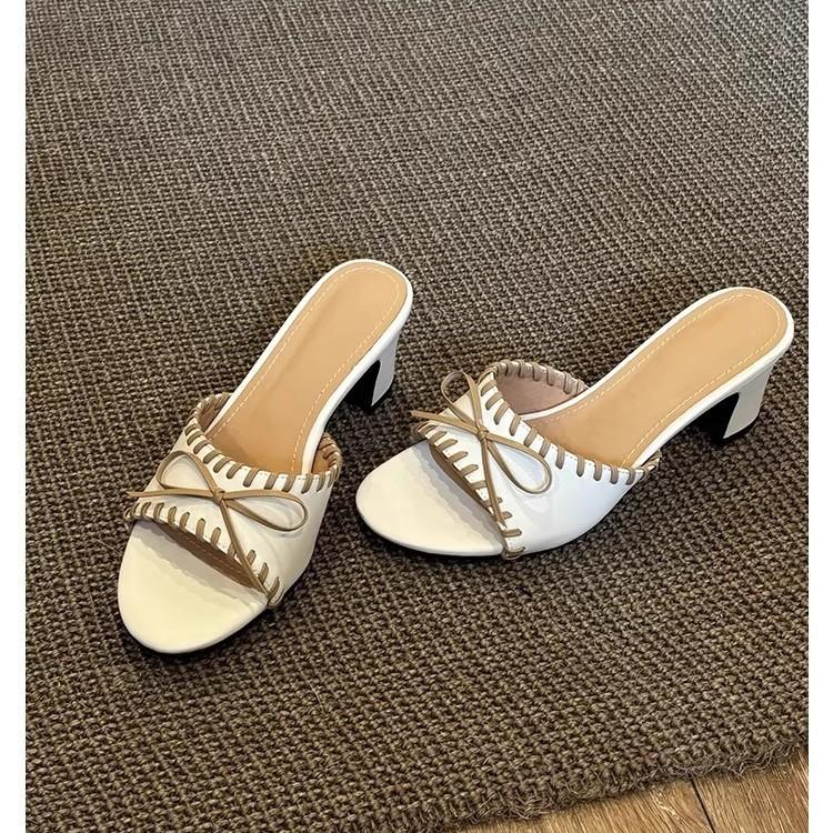 French retro niche woven bow with cool slippers for women's summer wear round head thick heel medium heel sandals