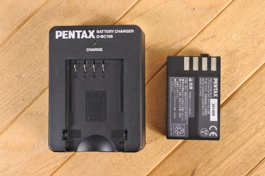 Pentax K‑S1 White • 18‑55 & 55‑300 DAL Kit • Shutter Count 1300 • Tested • Japan