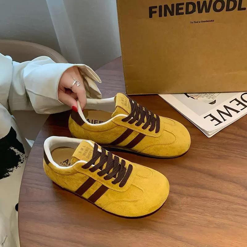 

Retro flat-bottomed German training shoes for women s 2025 spring new light and comfortable color matching Forrest Gump versatile niche casual shoes 35 жёлтый