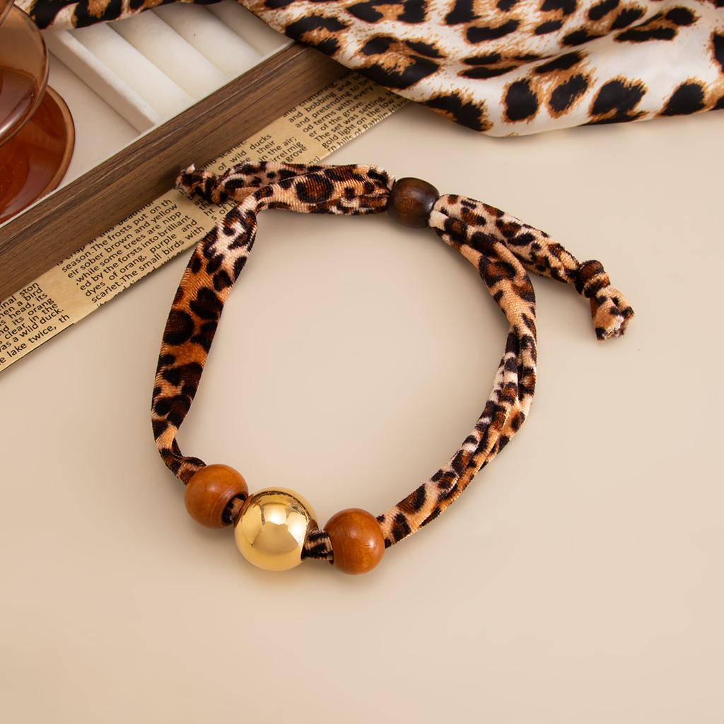 Salircon 2026 New Simple Brown Leopard Print Beaded Nelace Women Vintage Clavicle Sweater Chain Neck Classic Aesthetic Jewelry