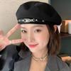 Metalowa klamra beret damski brytyjski retro casual kapelusz malarza niszowy eksponujący twarz mały kapelusz pączek trend