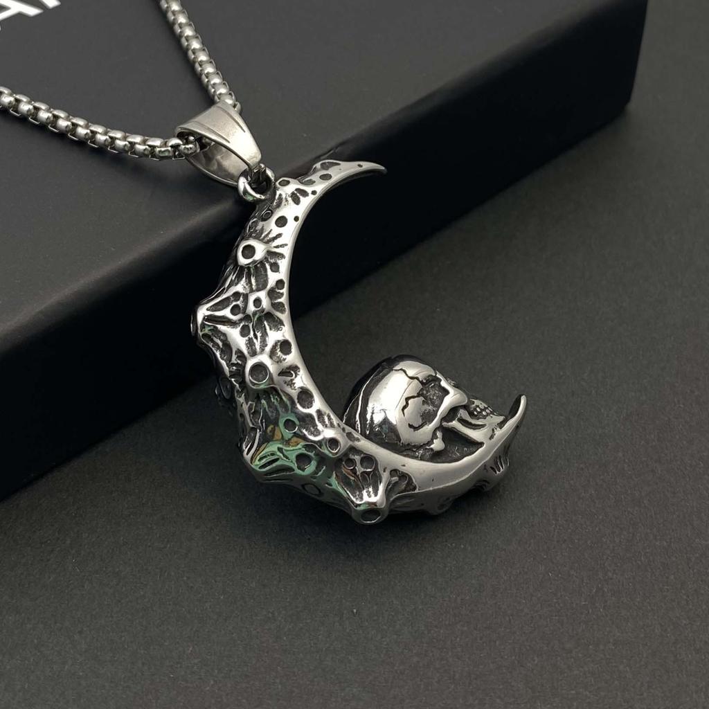 Vintage Punk Crescent Crescent Skull Men'S Stainless Steel Pendant Necklace Domineering Fashion Personality Street Accessories