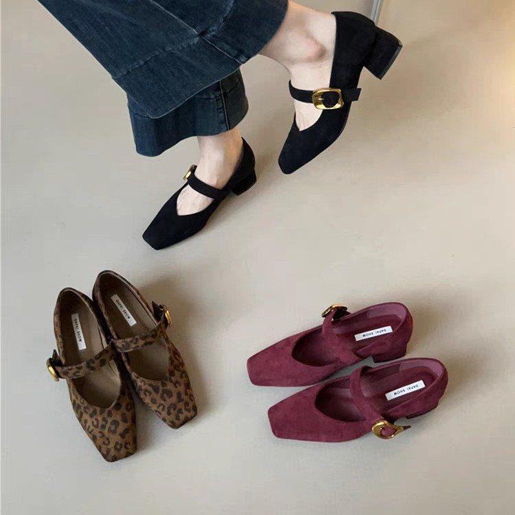 Mary Jane Schuhe eckiger Kopf Einzelschuhe Damen neu retro dicker Absatz 2025 ein Wort Leopardenmuster Samt Schnalle Frühling und Herbst Wildleder Gürtel