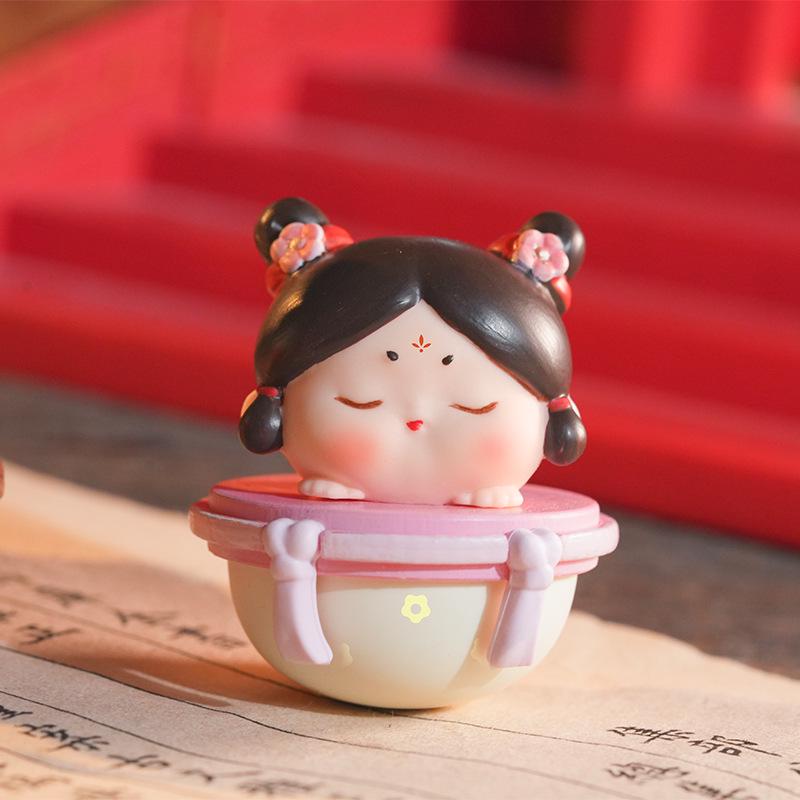 Creative Tang Dynasty Lady Phone Holder: Ancient Style Ornament for Luck