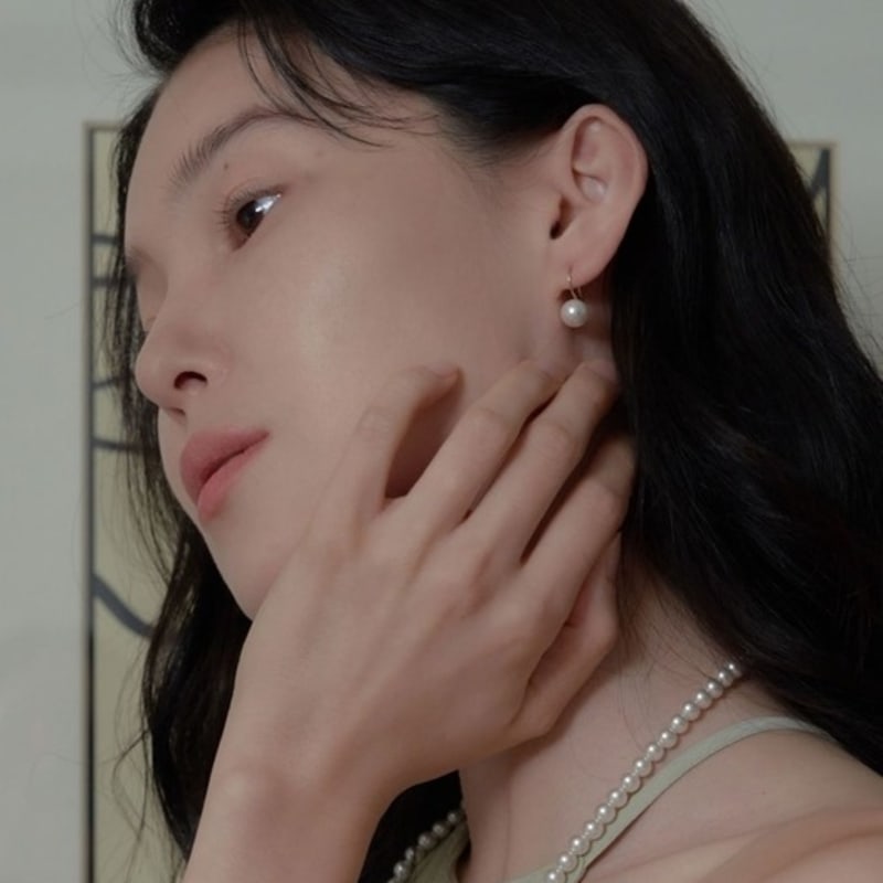 Aube de moi Grace Pearl Hook Earring