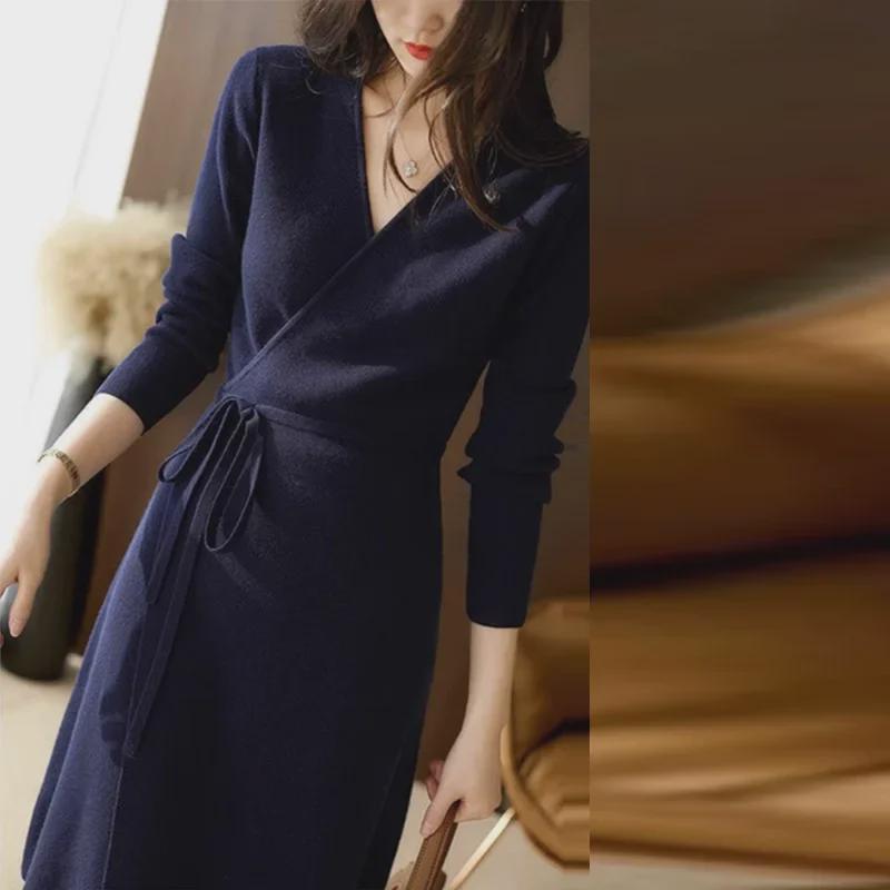 

Шикарное трикотажное платье с V-образным вырезом: Облегающий крой, элегантный и стильный, идеально подходит для осени/зимы Small темно-зеленого