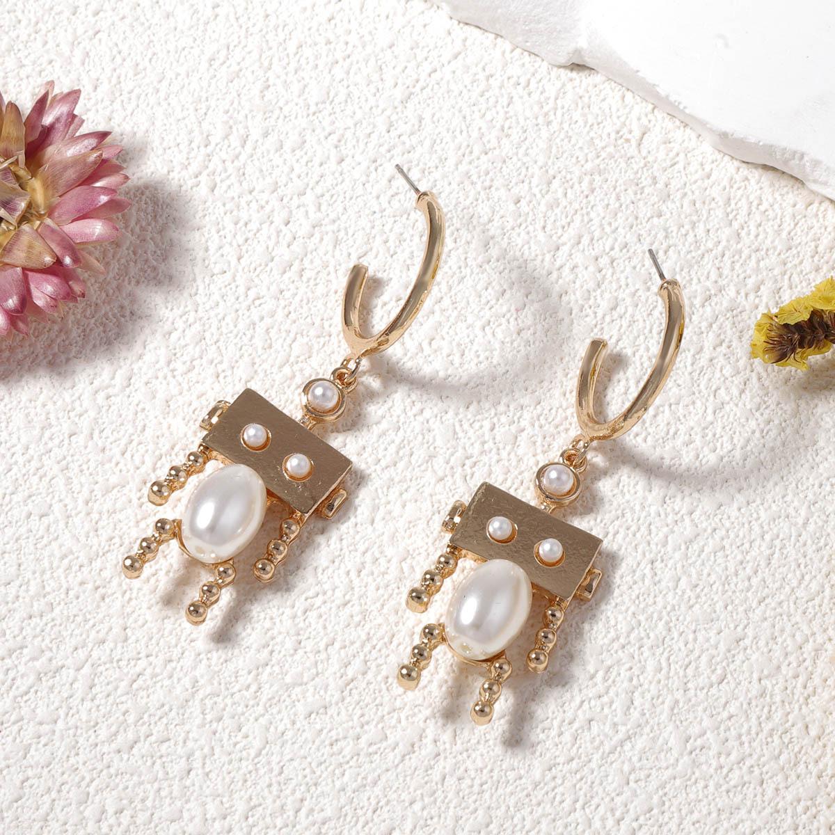 

Creative ins minimalist and cold style cartoon imitation pearl alloy robot earrings, a high-end, niche and unique style