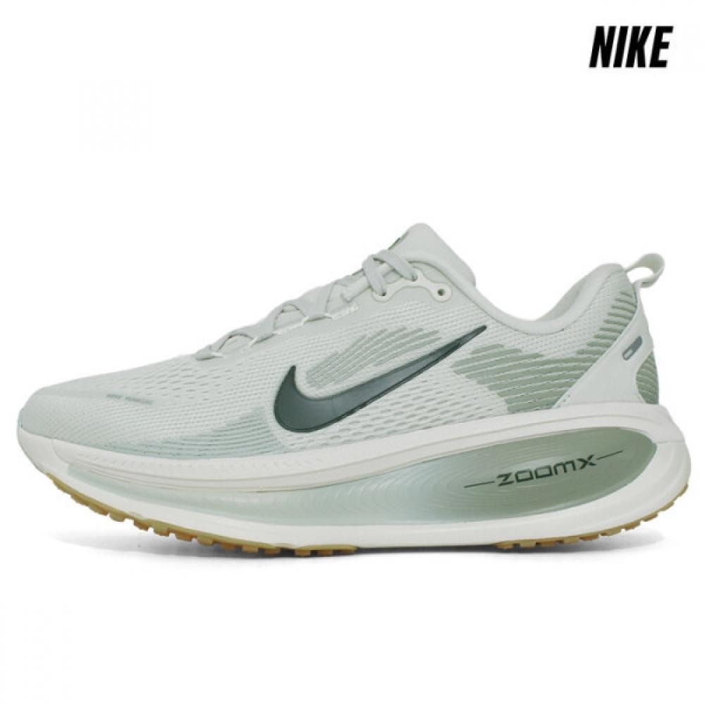 Nike Vomero 18 Running Shoes 260
