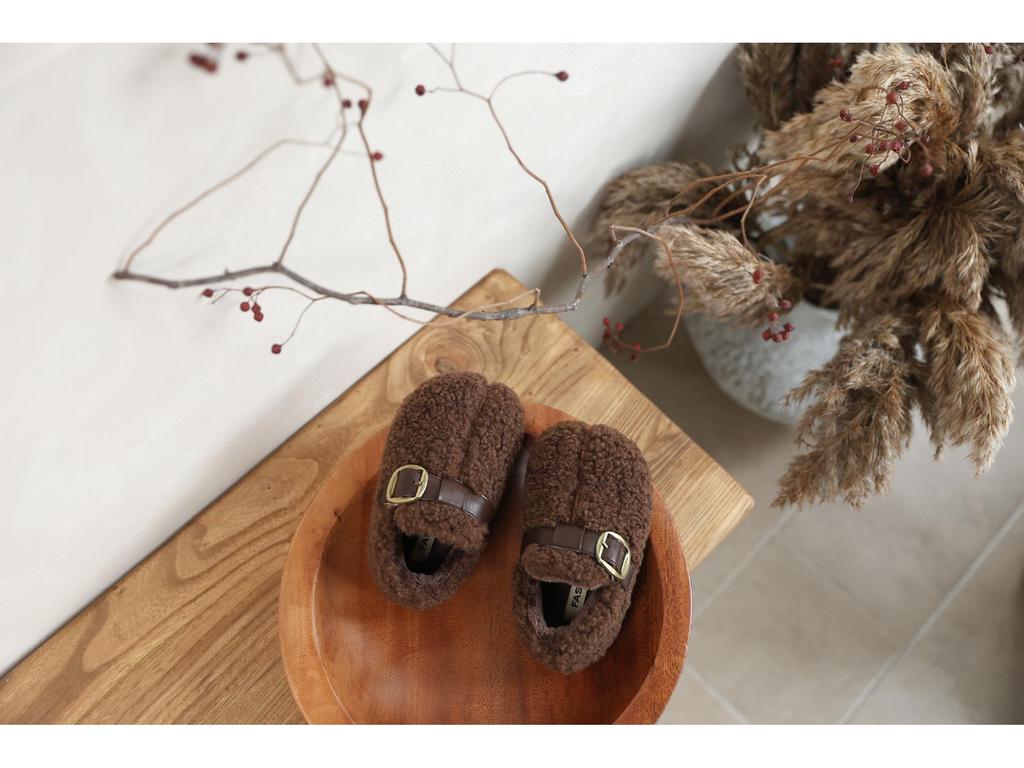 Girls' Furry Moccasins: Plus Velvet Flat Slip-on Mary Jane Cotton Shoes for Autumn/Winter 2025
