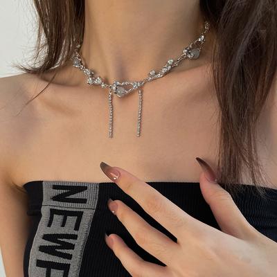 Niche Design, Personalized Vine Flower Tassel Necklace, Women's Light Luxury, High-end Feeling, Inset Cold Wind Neck Chain, Lock Bone Chain