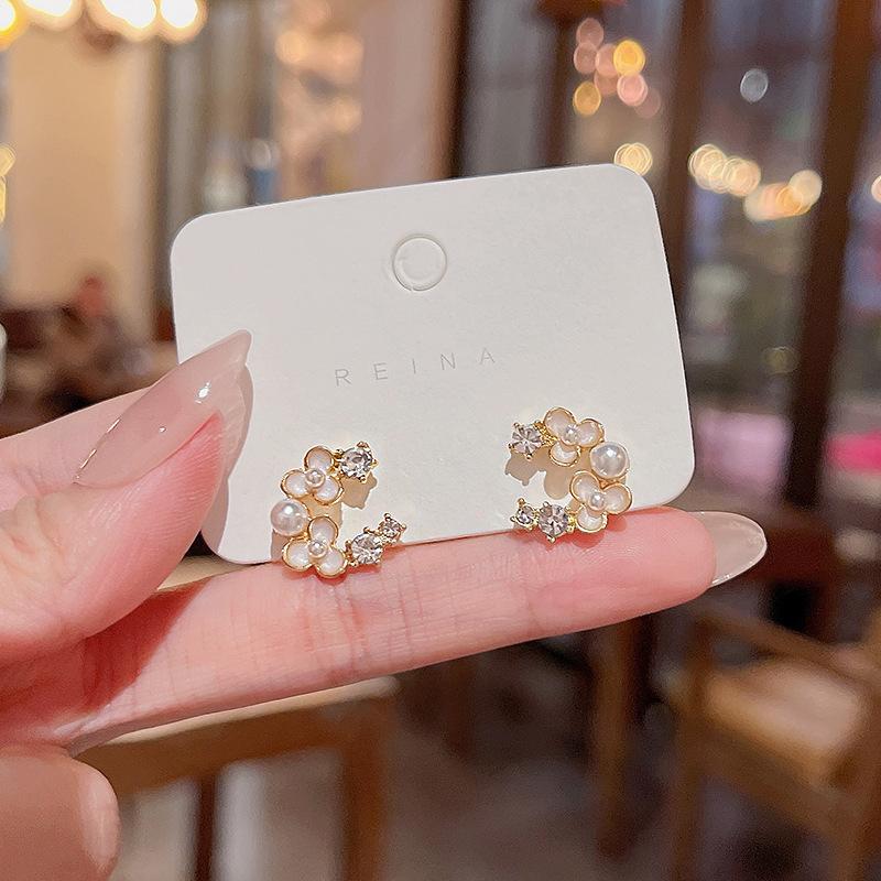 S925 Silver Needle Small Fresh Versatile Flower Stud Earrings Women's Light Luxury Niche Premium Pearl Earrings