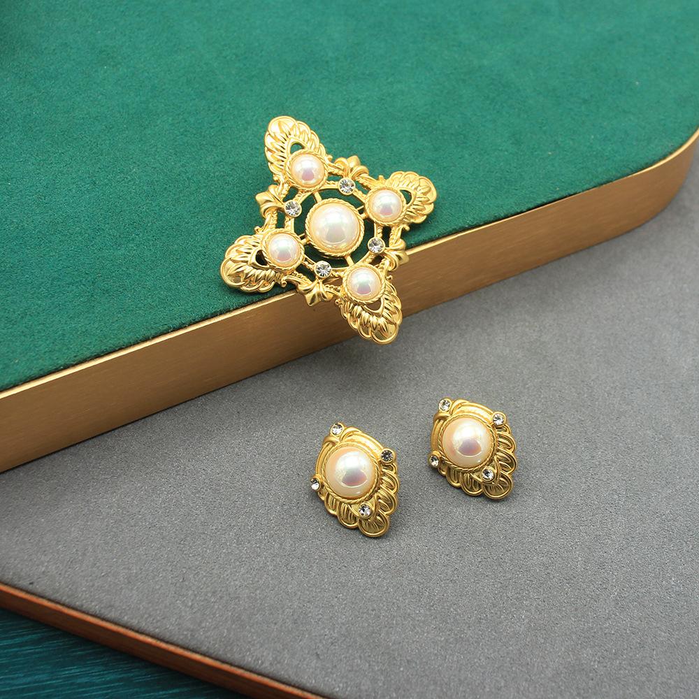 Medieval Jewelry Matte Real Gold Electroplating Brooch Earrings Set Qingdao Design Light Luxury High-End Earrings