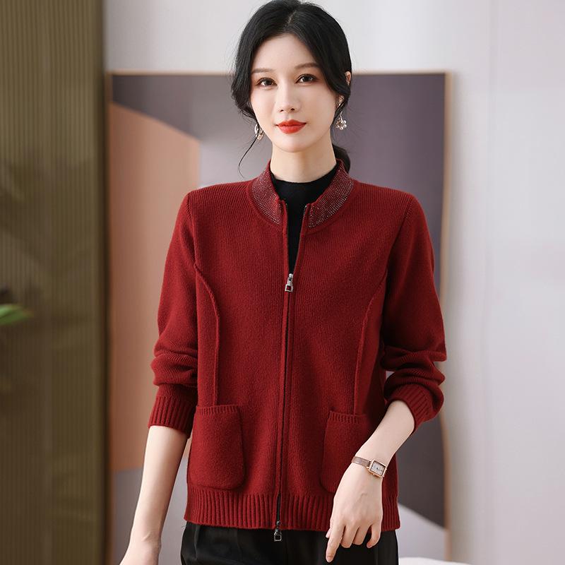 

Весенне-осенний вязаный кардиган для женщин среднего возраста - Модный свитер-пальто 2025 120 for 130-150 catty вино красного