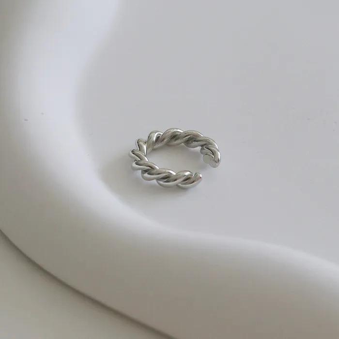 _dd22 Silver Twisted Ear Cuff