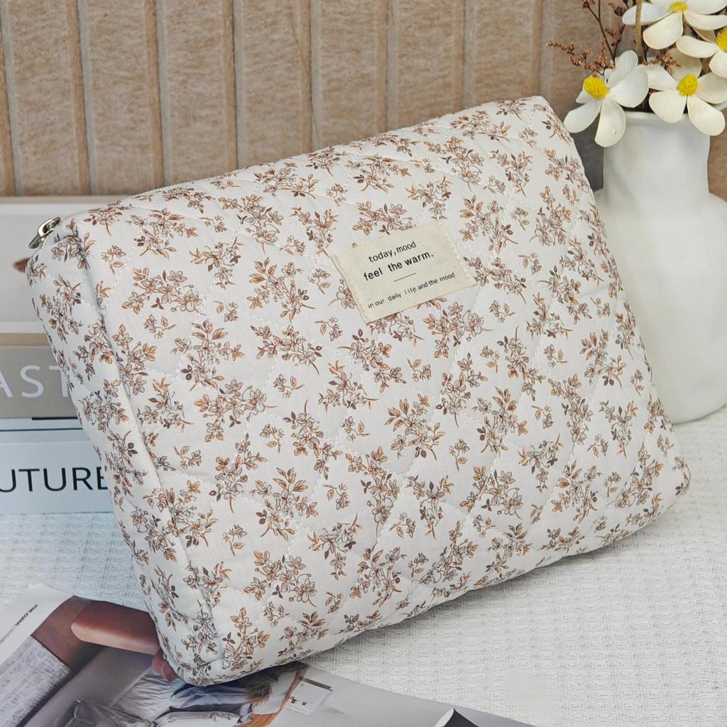 Floral Large Capacity Quilted Cotton Makeup Bag - Portable Japanese/Korean Style for Travel