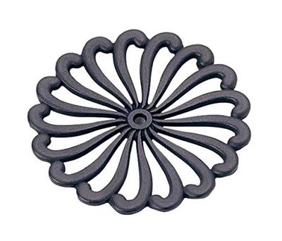 Iwachu Kamashiki Chrysanthemum Black Nanbu Ironware 17028 21×H2cm