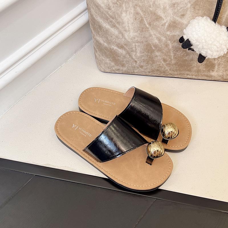 Flat bottom comfortable one word with cool slippers women's summer wear new fashion metal buckle cover toe slippers