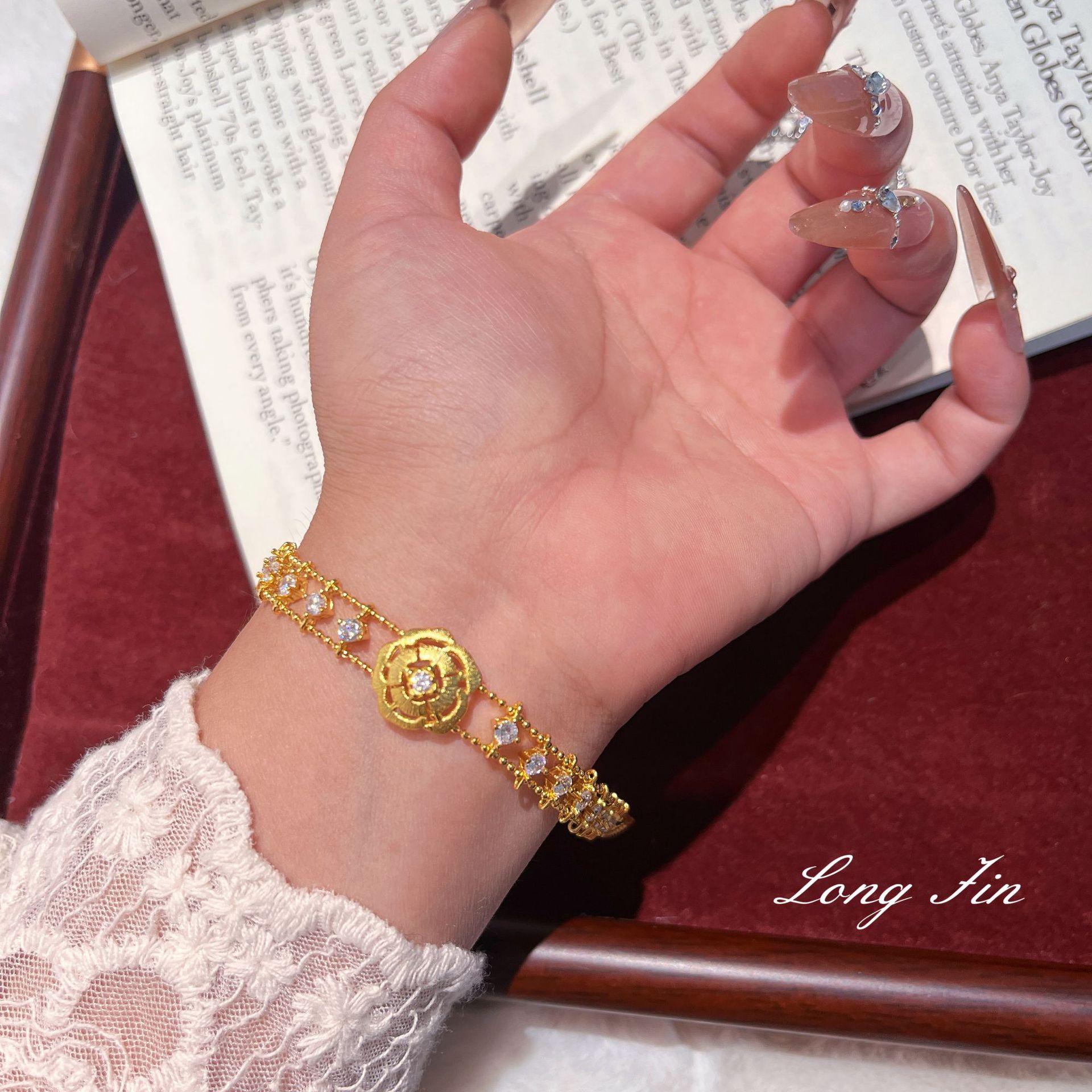 

Handmade Brushed Camellia Point Diamond Bracelet Premium Light Luxury French Flower Jewelry