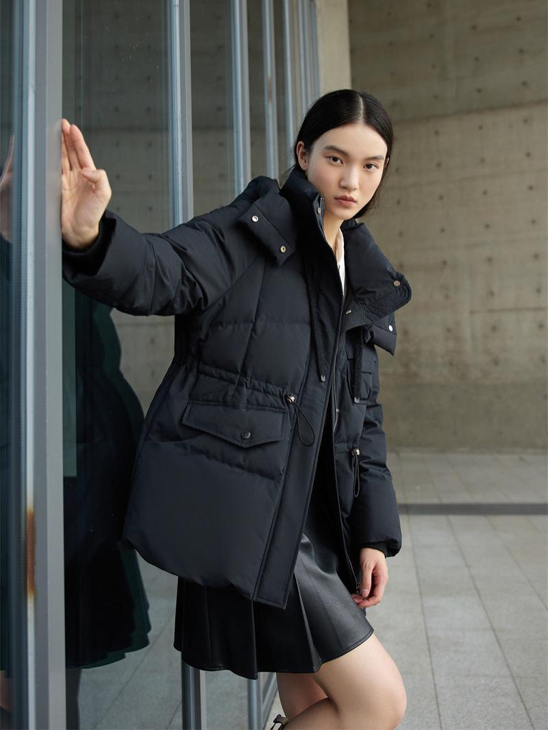 

Зимняя куртка пуховик 2025 для миниатюрных модниц - средней длины, свободного кроя с кулиской для создания стройнящего силуэта Medium (M)